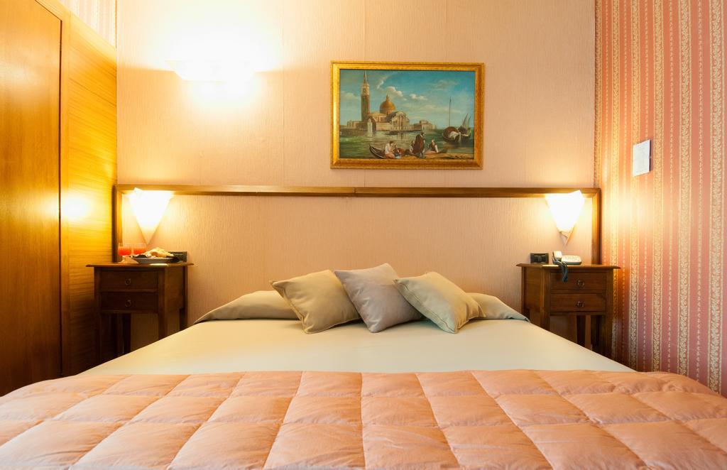 Holiday Rooms Antica Badia فولتيرا الغرفة الصورة